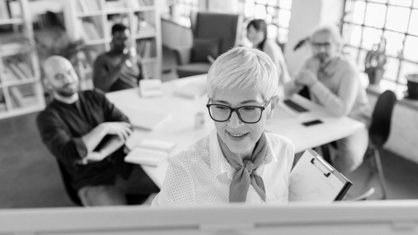 Participantes colaborando en webinar de creatividad